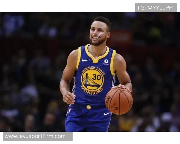 普理查德上半场火力全开三分球精准命中助球队争取胜利